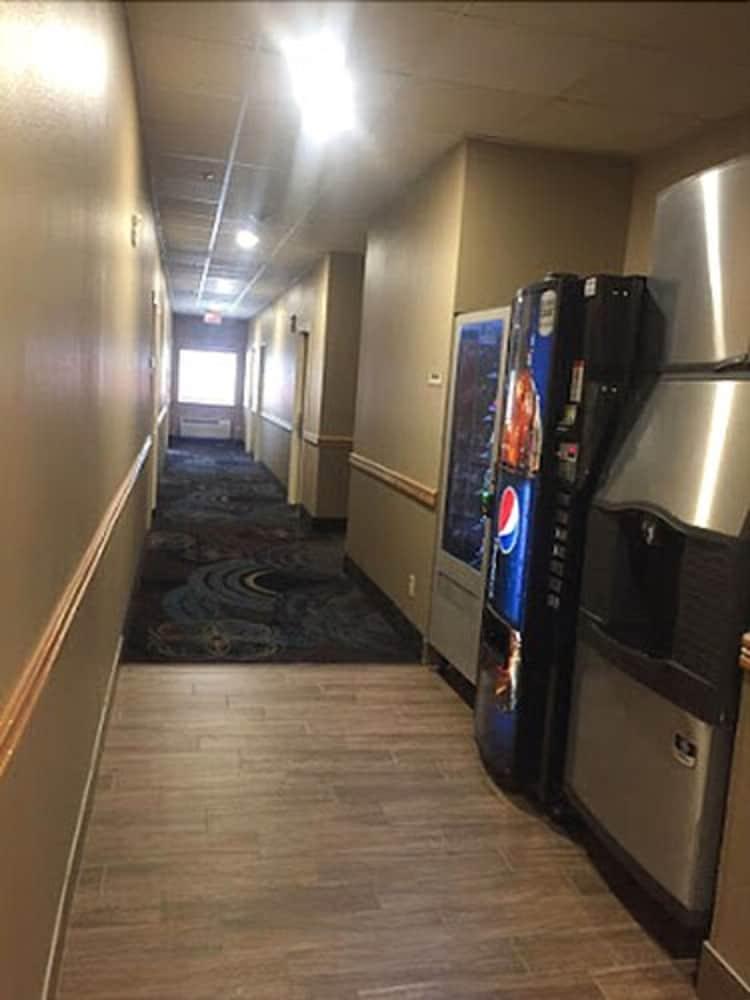 Americinn By Wyndham Hudson Ngoại thất bức ảnh