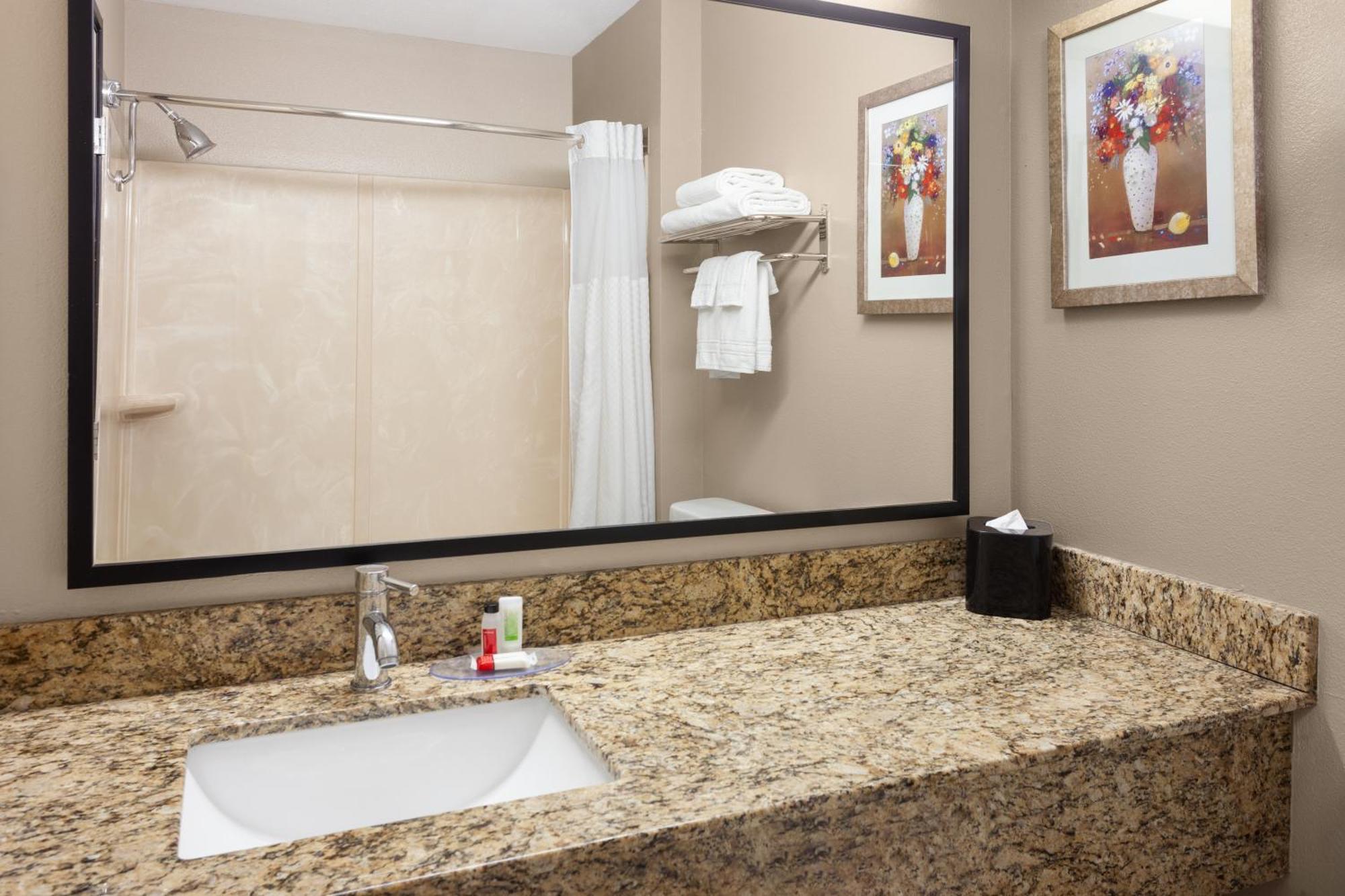 Americinn By Wyndham Hudson Ngoại thất bức ảnh